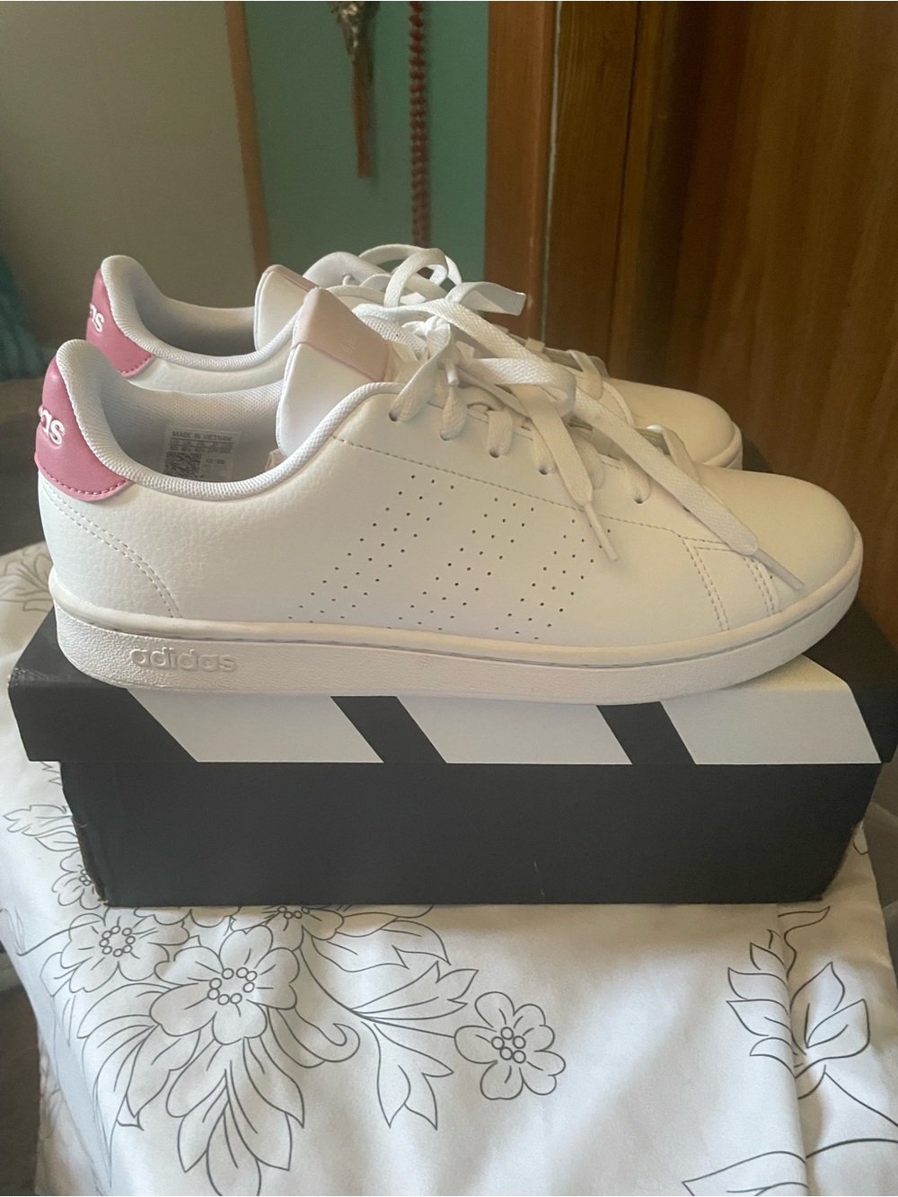 adidas White Low-Top Sneakers with Pink Heel Accent